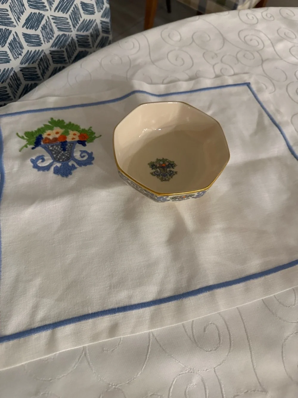 Lenox “Autumn” Octagonal Bowl with matching linen embroidered placemat - Picture 1 of 5